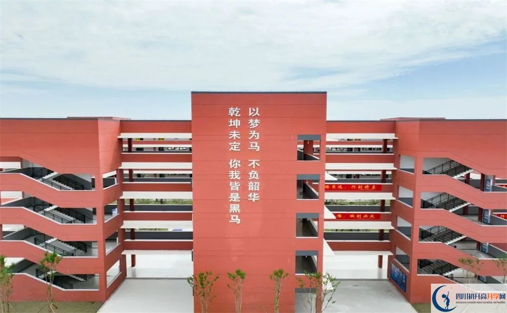2024年成都市大邑县鸿鹄高级中学招生分数是多少分？