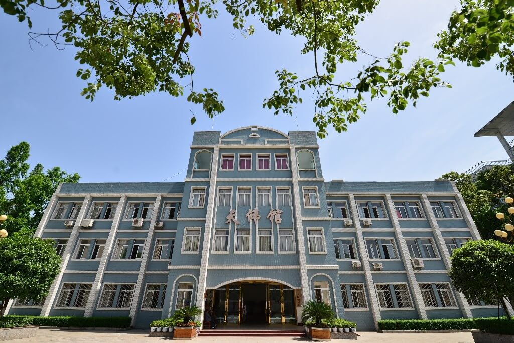 学校办公楼.JPG