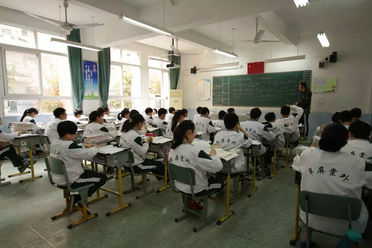 宜宾翠屏棠湖外语学校校园风采