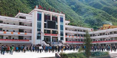 白玉县中学院校环境