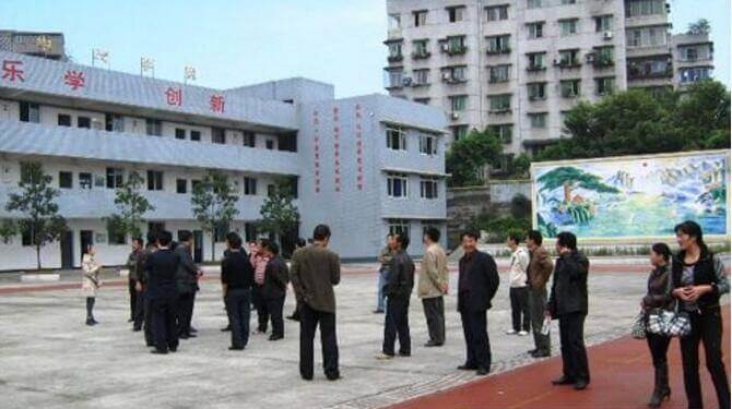 喜德中学院校环境