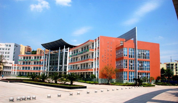 简阳中学校园环境  ​
