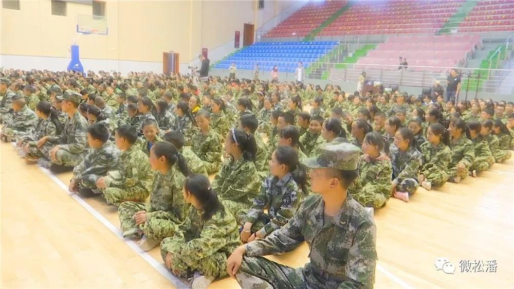松潘中学军训第一课对新生进行爱国主义教育