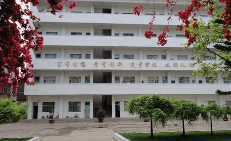 会理民族中学院校环境