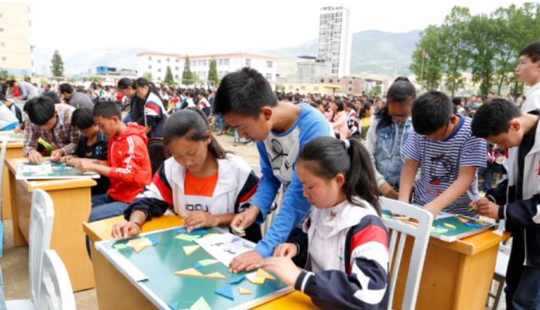 越西二中举办首届数学文化节活动
