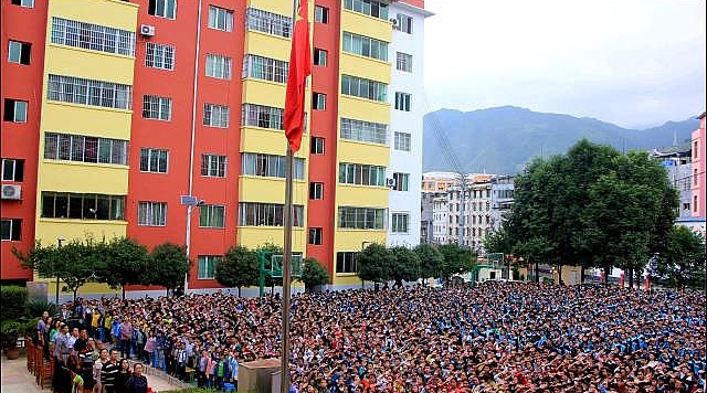 雷波民族中学教师特色