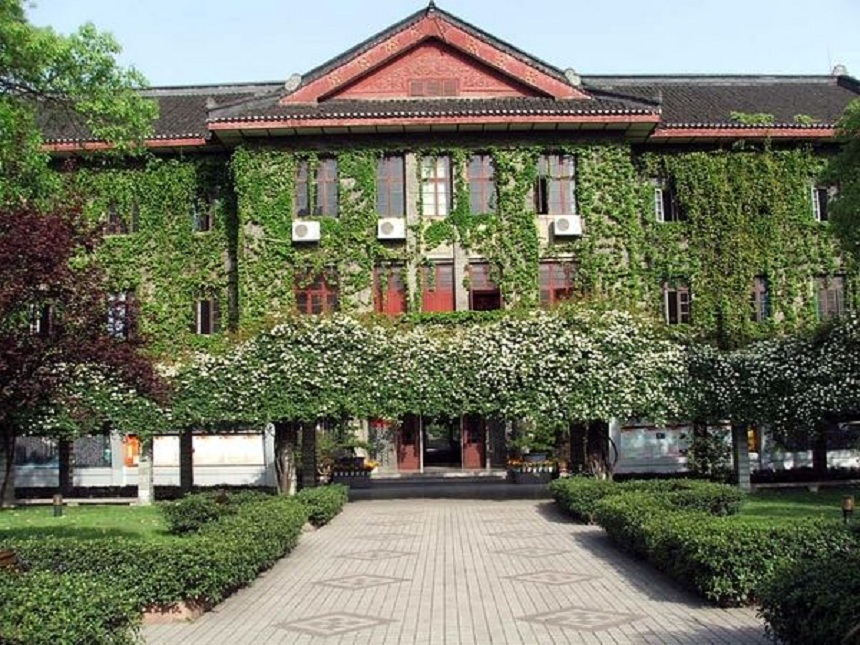 成都市田家炳中学教学质量、师资怎么样?
