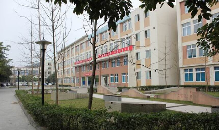 华西中学网址是什么？