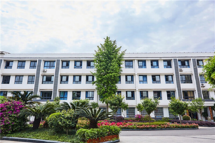 成都市第三十三中学环境怎么样？