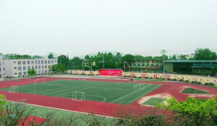 青白江中学环境好不好？