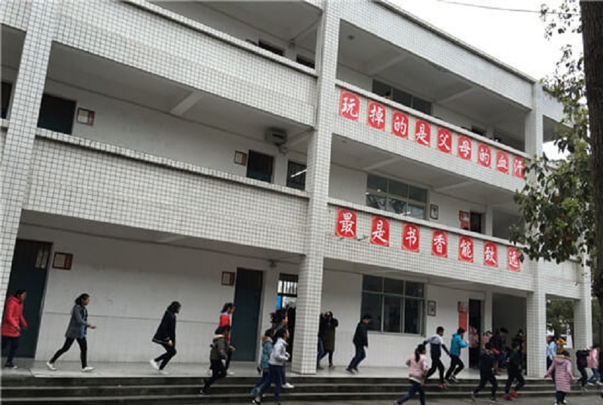 龙正中学环境好吗？