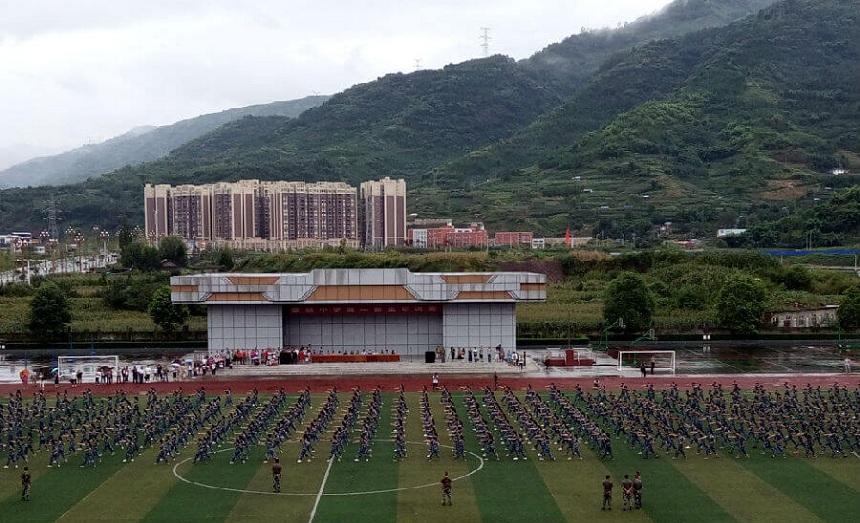 荥经中学环境好不好？