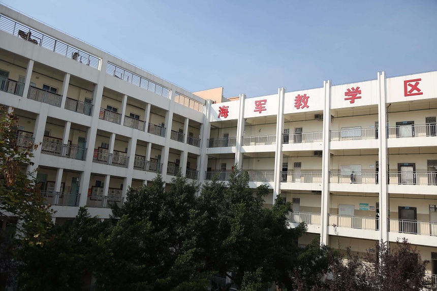 东汽八一中学宿舍、食堂环境怎么样？