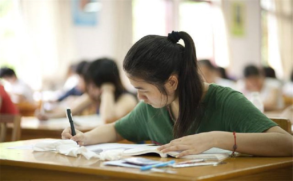 2020年中考英语满分作文预测范文：介绍你的朋友Lin Tao