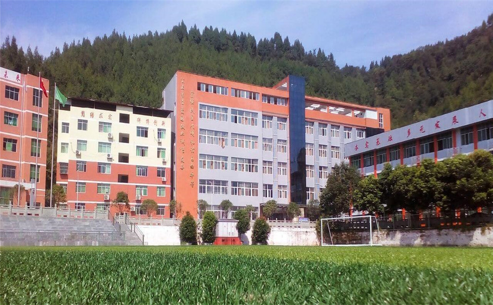 平昌县驷马中学学校环境怎么样？