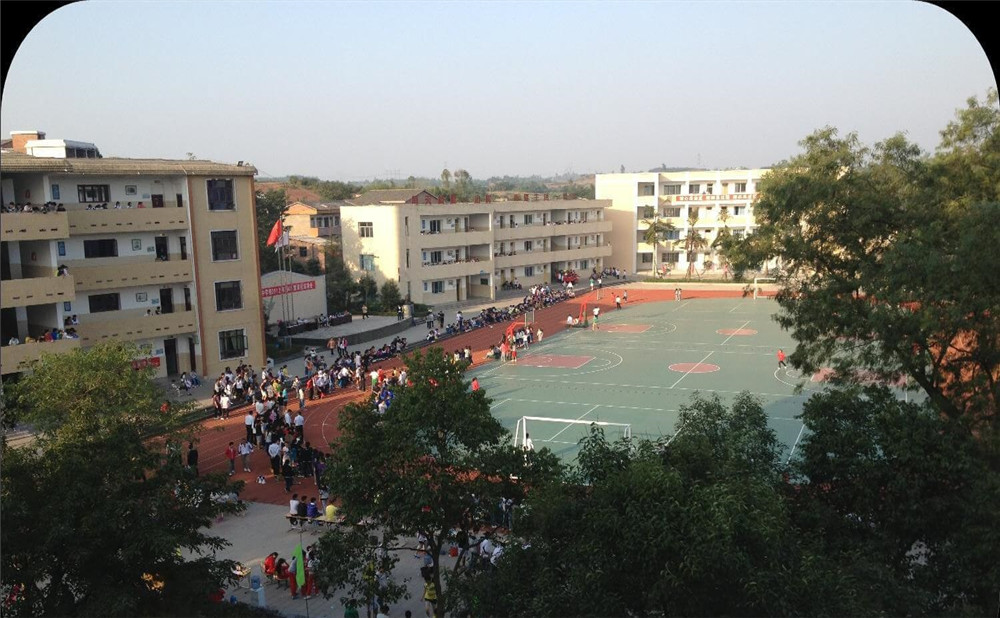 自贡市第十四中学的学校环境怎么样？