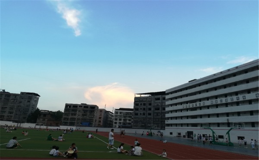 铁佛中学学校详细地址在什么地方？