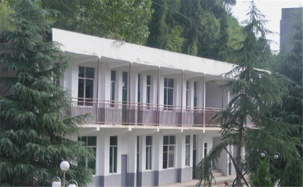 南江县大河中学学校环境如何？