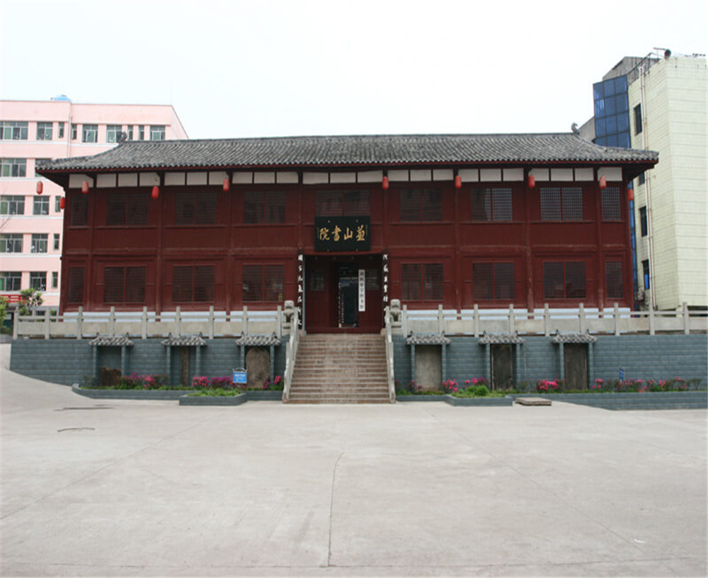 剑阁中学学校环境怎么样？