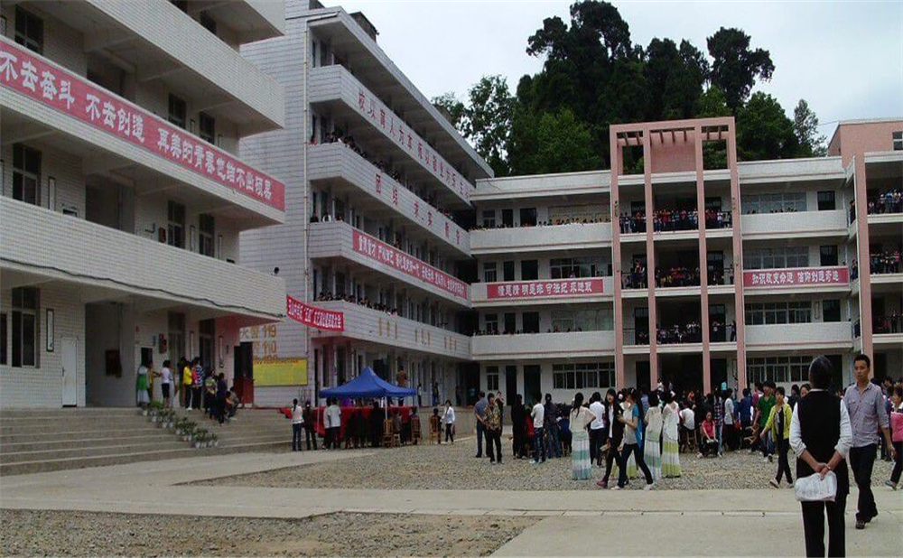 玉山中学学校环境怎么样？