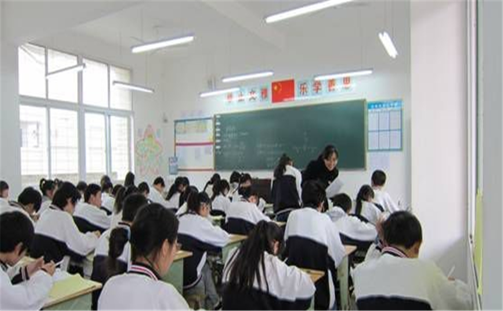 鼎山中学2020年中考录取分数线是多少分？