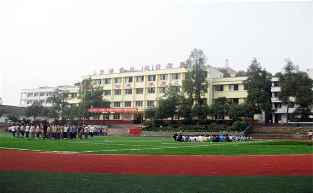 巴州区茶坝中学学校环境怎么样？