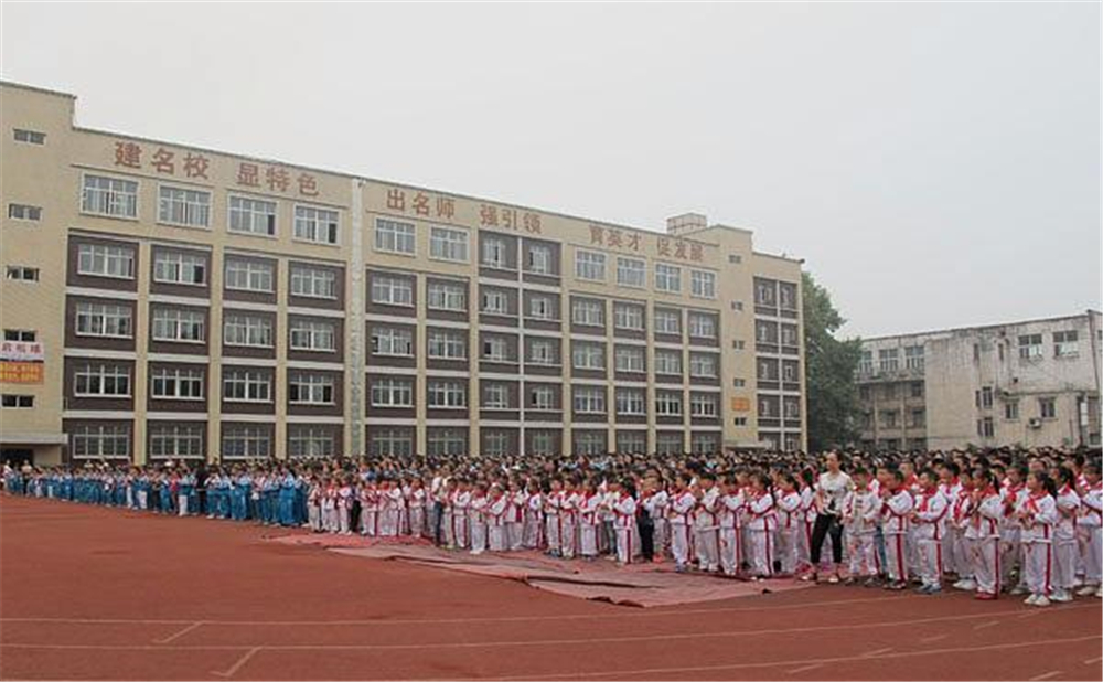 威远竞力学校详细地址在什么地方？