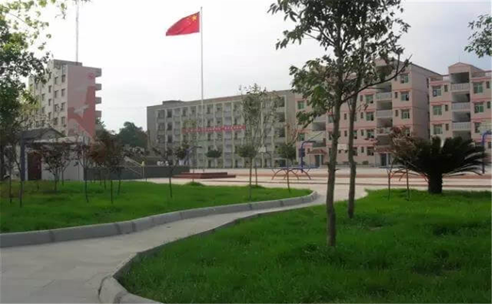 内江市第十一中学学校环境怎么样？