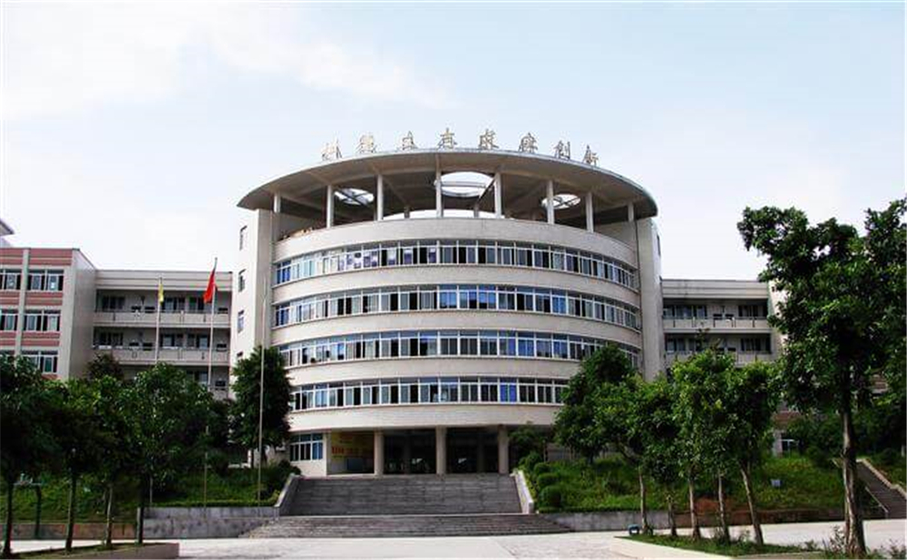 高坪中学学校环境怎么样？