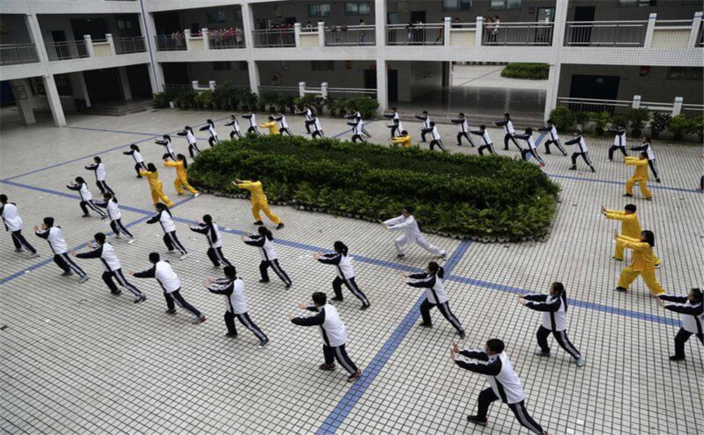 高坪中学2020年学校学费多少钱一年？