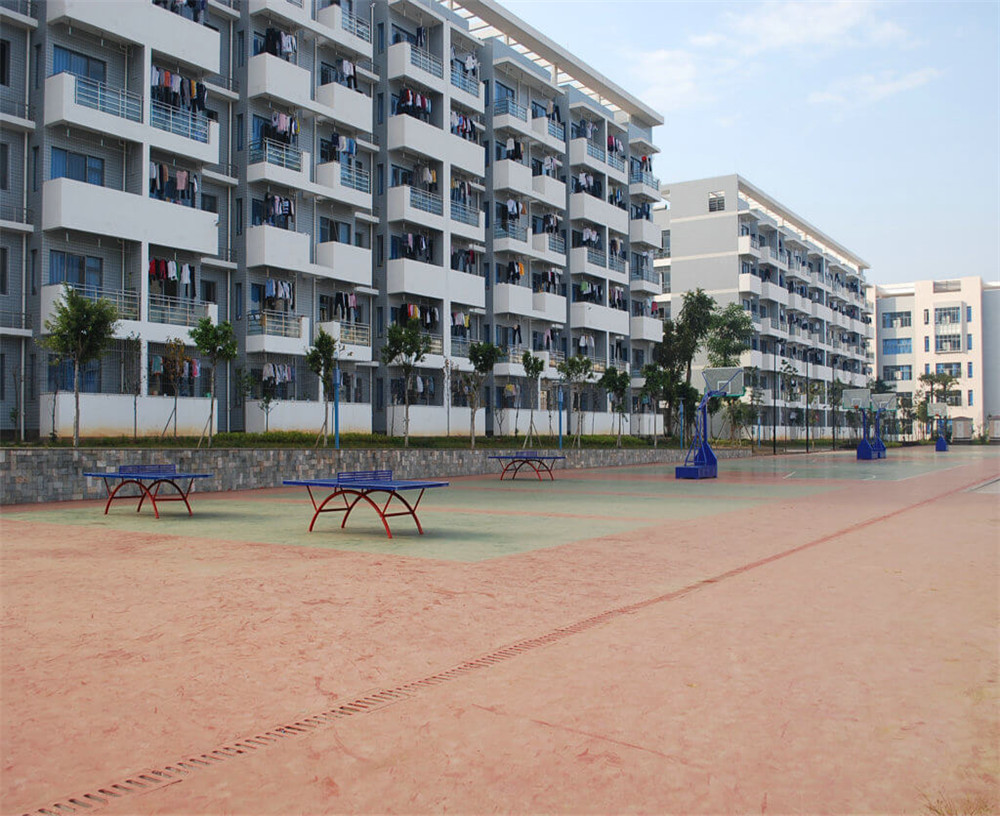 四川省米易中学校2020年学校学费多少钱一年？