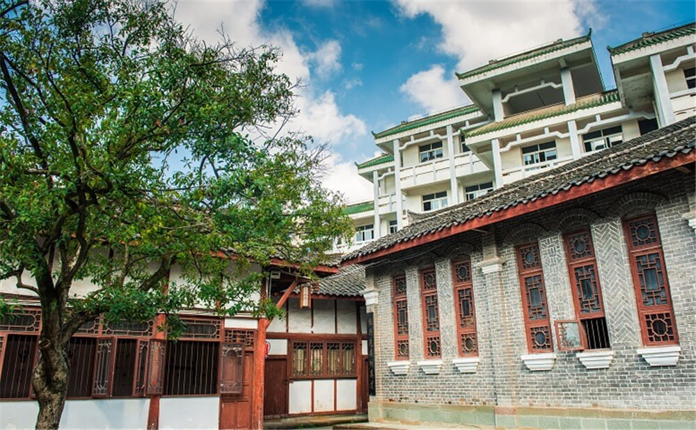 阆中东风中学学校招办电话是多少？