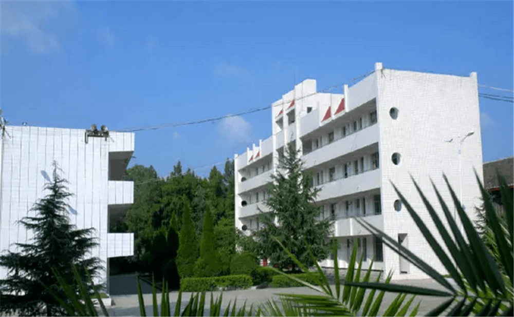 阆中市水观中学2020年学校学费多少钱一年？