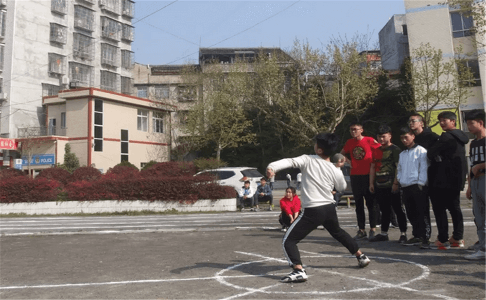定水中学学校环境怎么样？