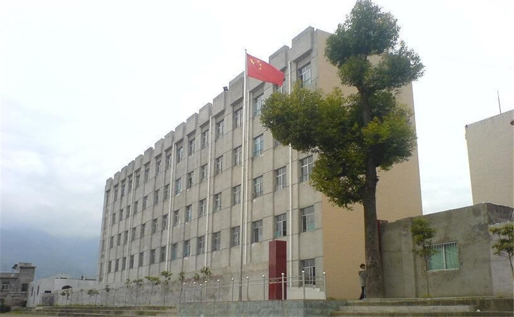 越西中学的环境怎么样？