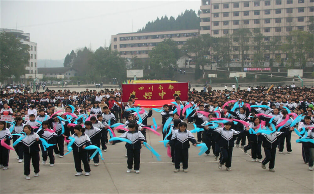 建兴中学学校环境怎么样？