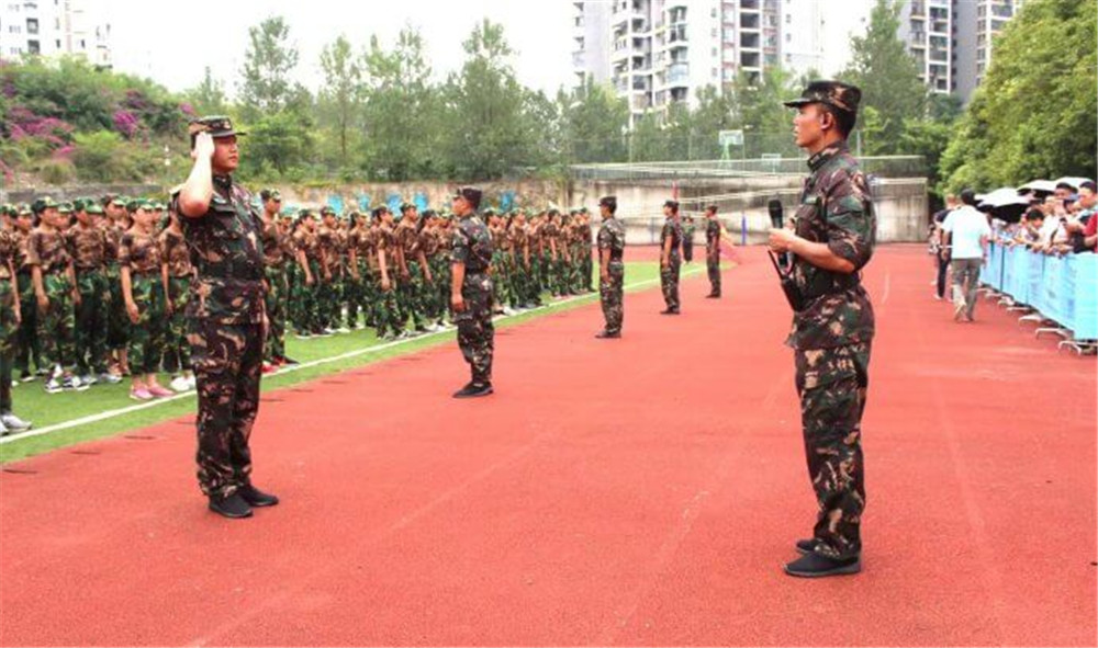 成都市第三中学高中部录取分数线是多少？