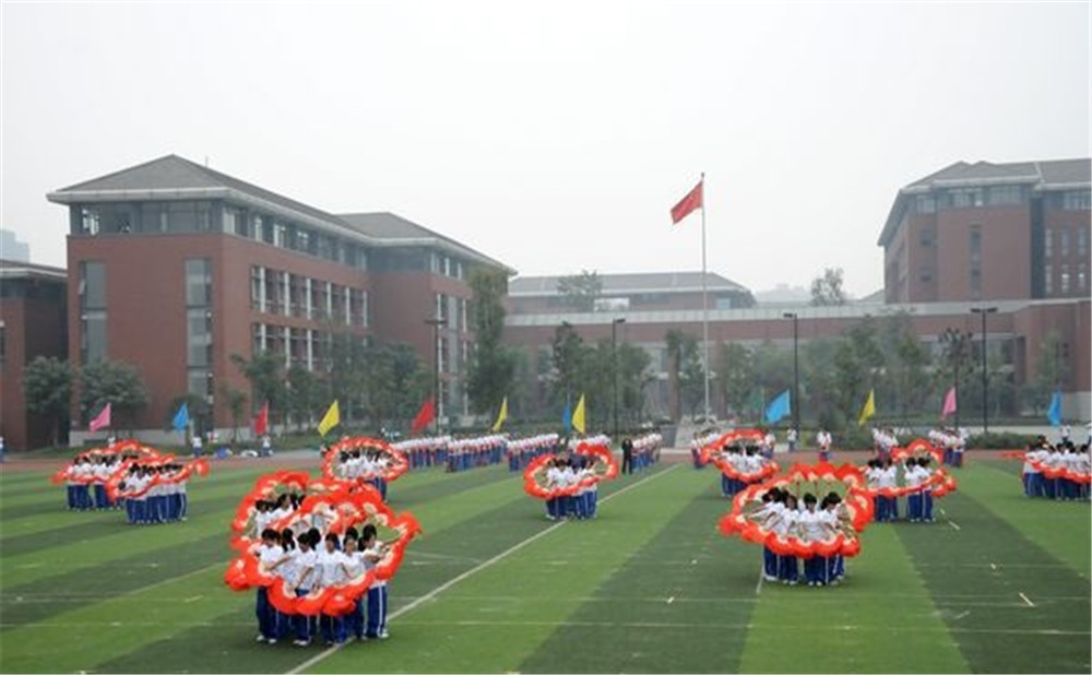成都七中高新校区的高中怎么样？