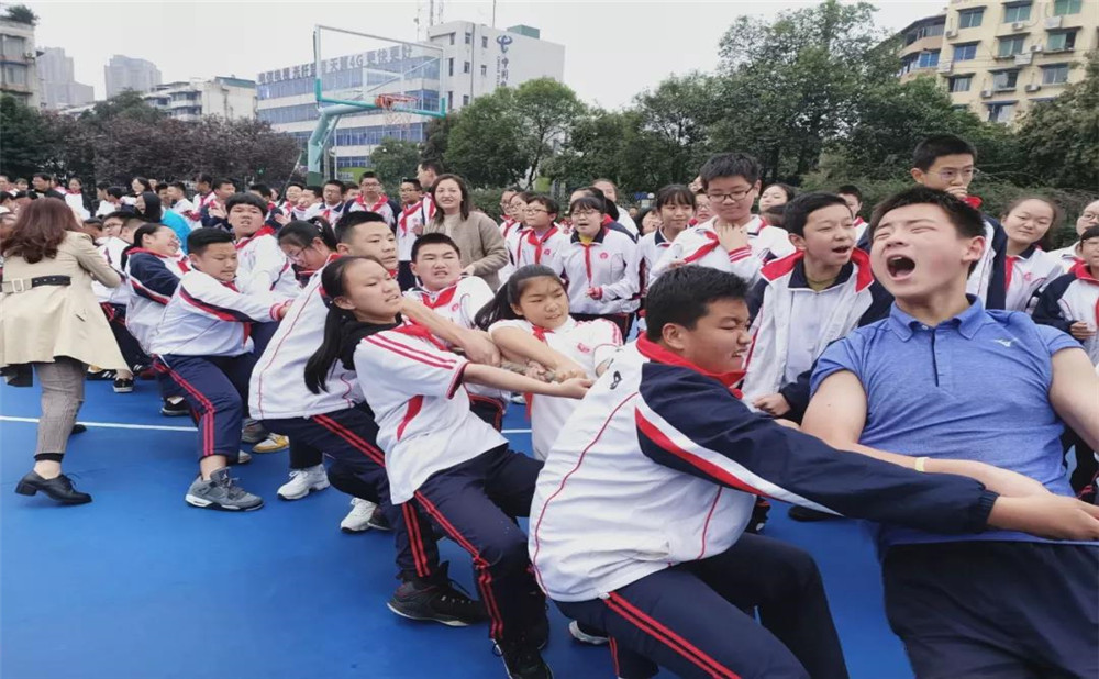 四川师范大学附属中学去年的录取分数线是多少？