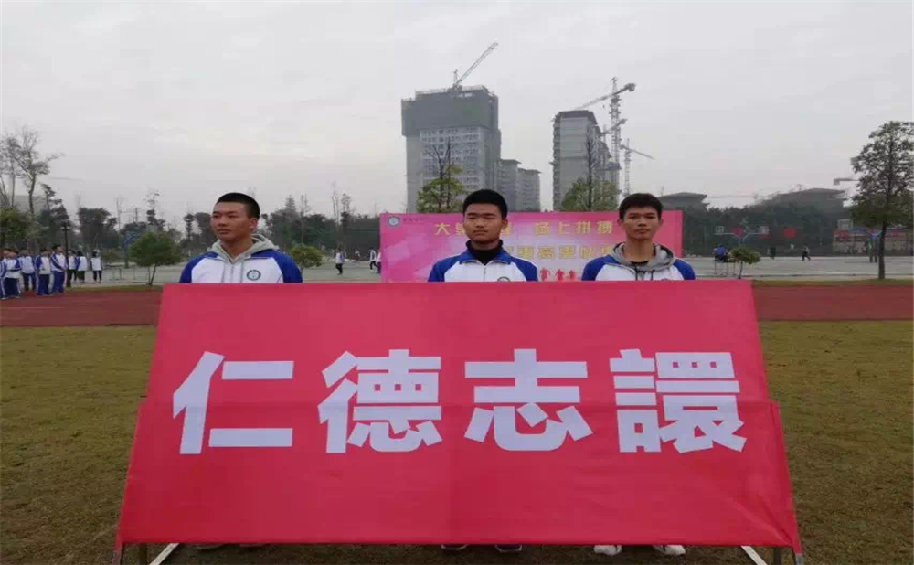 棠湖中学每年学费是多少？