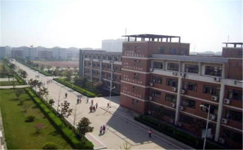 都江堰中学的老师怎么样？