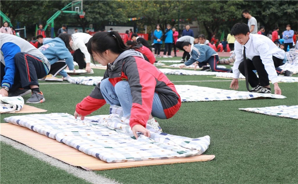 青白江中学去年的录取分数线是多少？