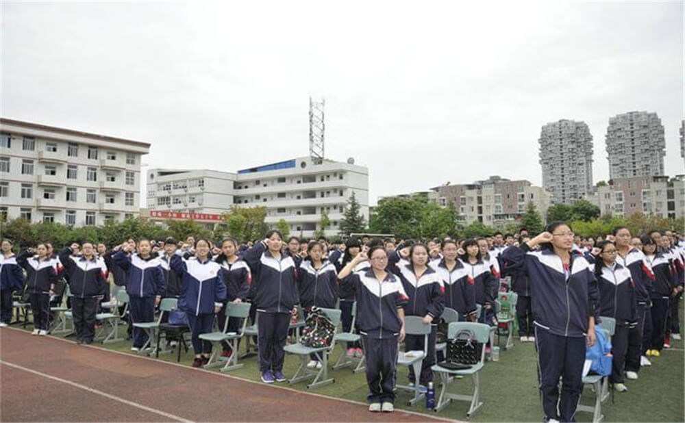 龙泉二中的高中住宿怎么样？