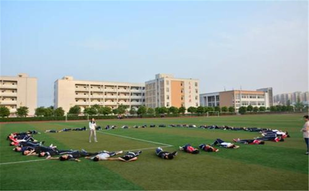 郫县四中高中宿舍怎么样？