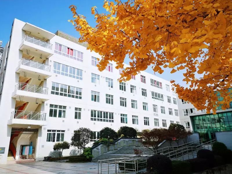 2020年成都铁路中学计划招多少人？