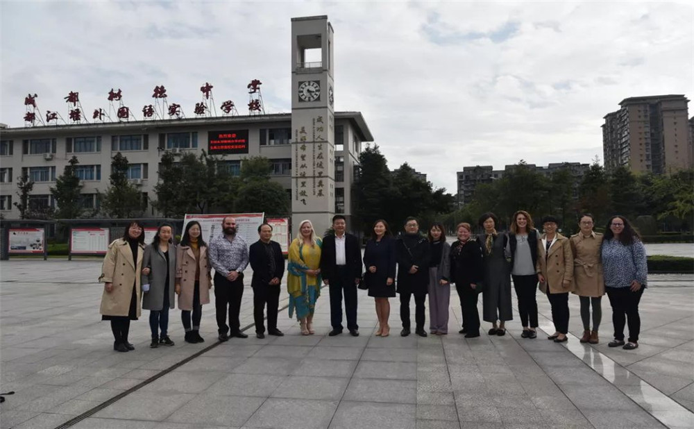 都江堰外国语实验学校