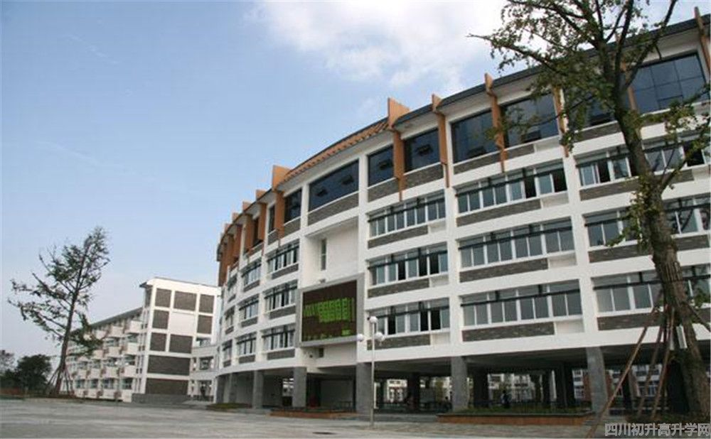 都江堰中学录取分数是多少？