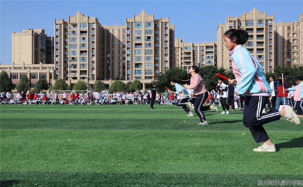 金堂中学一年学费是多少？