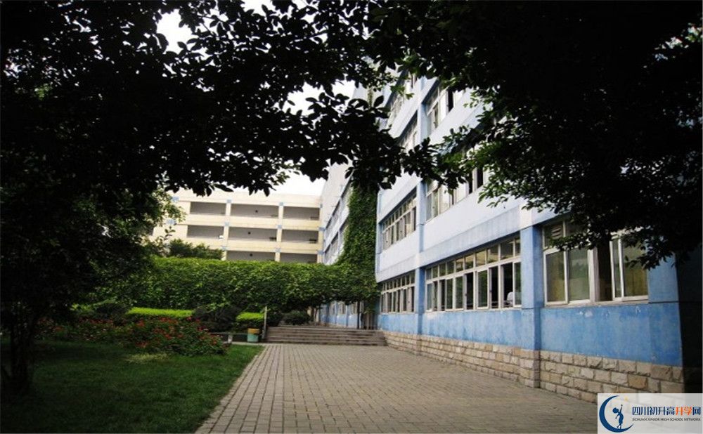 四川师范大学实验外国语学校高中本部的录取分数是多少？