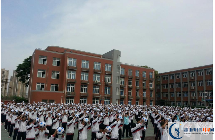 2020年四川师范大学附属中学初升高的学费是多少？